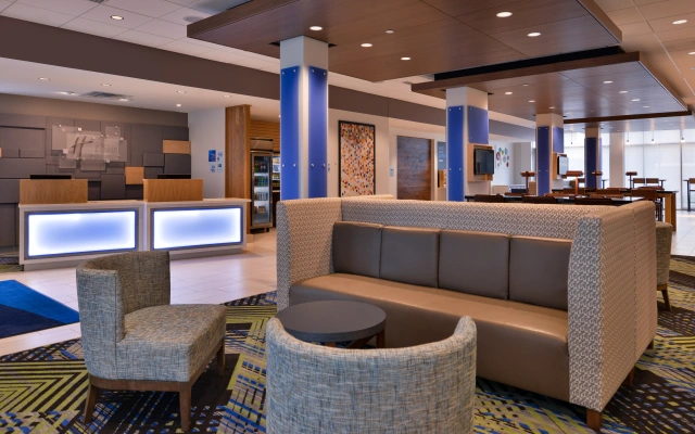 Holiday Inn Express & Suites Marshalltown by IHG