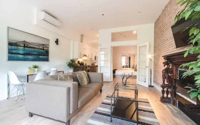 LikeAHotel-Ste Catherine/Downtown Montreal