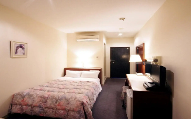 Leo Plaza Hotel