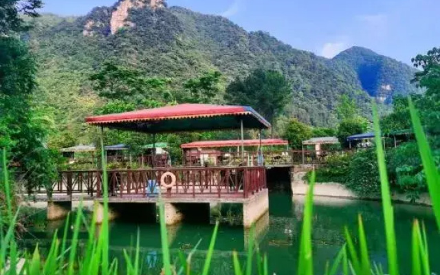Chongqing Baihuagu Ecological Vacation Apartment