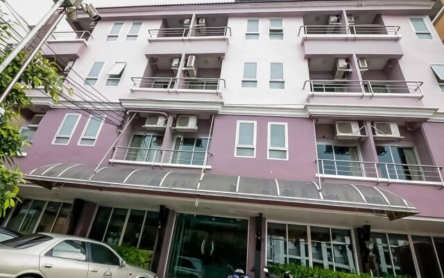 Отель Nida Rooms Grand Lat Krabang 11 вид на фасад