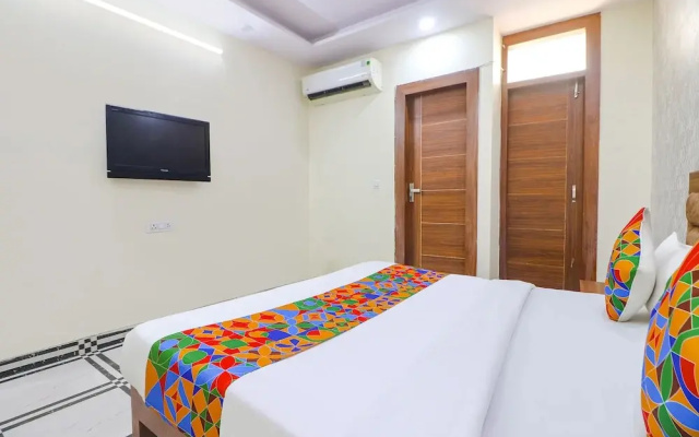 Fabhotel Starlight