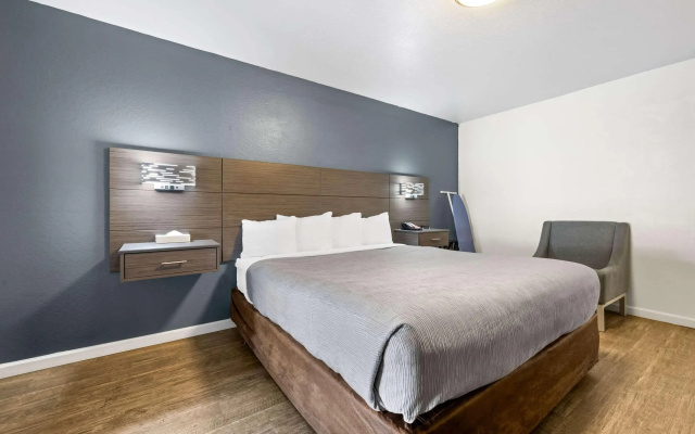 Econo Lodge Inn & Suites Heavenly Village Area