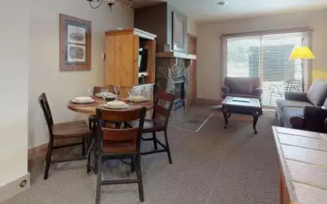 Red Hawk Lodge 2200