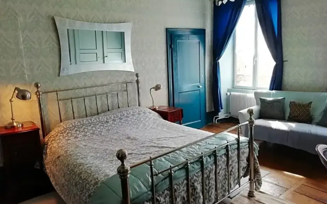 3 Place des Arbres, Chambres D'Hotes, Felletin