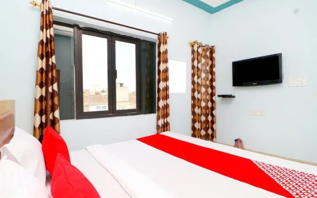 OYO 43966 Jaura Inn