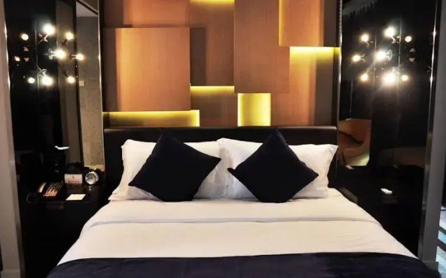 Kinghood Hotel