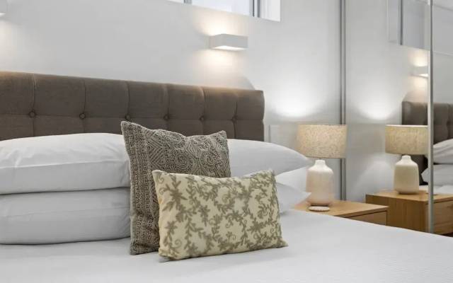Chic 2-bed Apartment & 5 Minutes Walk to Qpac