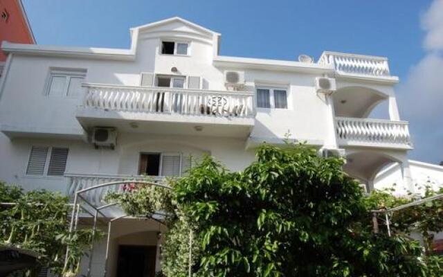 Отель Guest House Ckuljevic Будва вид на фасад