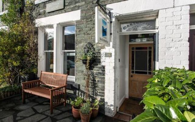 Отель Oakthwaite House вид на фасад