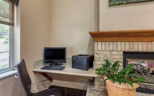 Comfort Suites