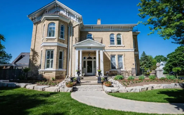Hughson Hall Bed & Breakfast