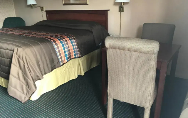 Redwood Inn