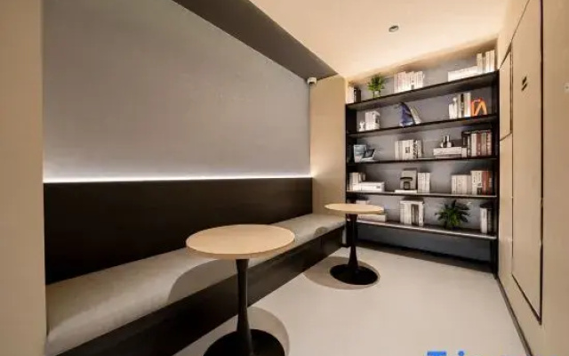 H.Z.M Hotel (Shanghai Jiuyuan Manufacturing Bureau Road Store)