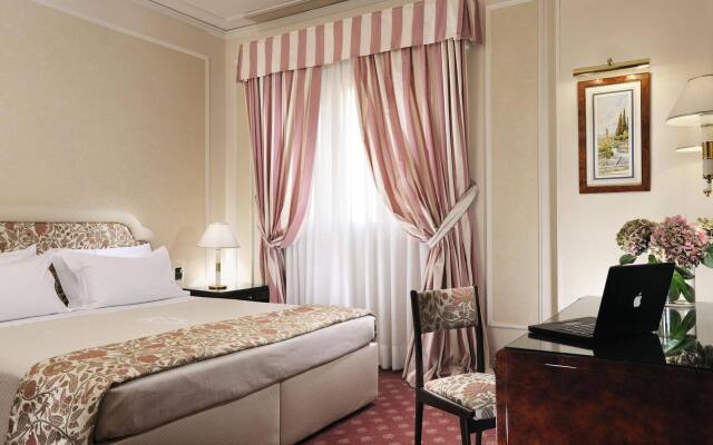 Hotel de La Ville комната для гостей