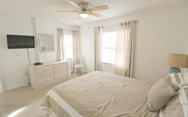 Ocean Village Club F22