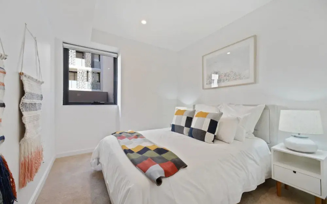 HomeHotel-New & Walking to Shopping, Super Clean