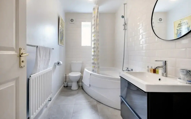Panoramic Docklands Home