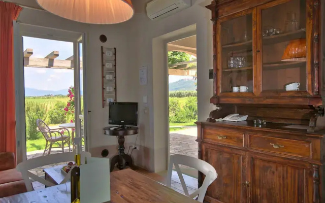Holiday Home in Braccagni With Jacuzzi & Golf
