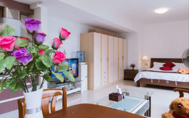 She & He Apartment Yitong Branch