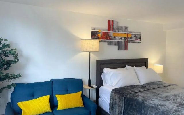 Sophisticated Waikiki Studio condo