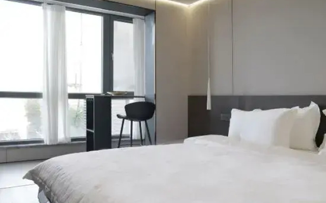 Maple Seaview Holiday Homestay (Qingdao May Fourth Square Yan'erdaoshan Park)
