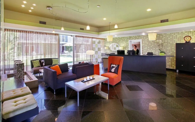 7 Springs Inn & Suites