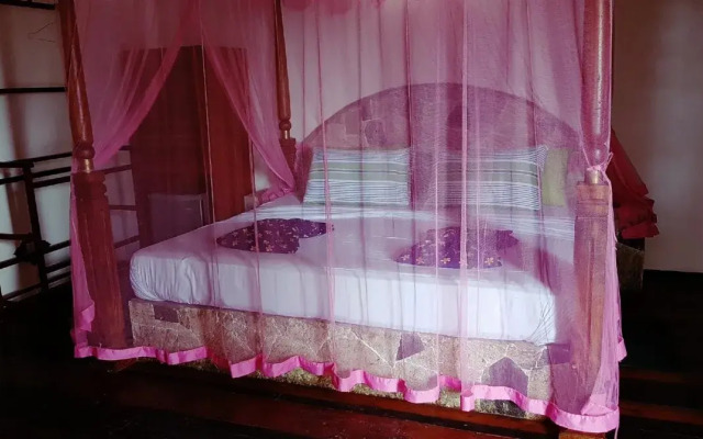 Hotel Happy Night & Restaurant
