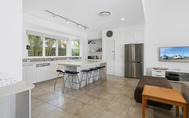 Perfect Family Holiday Home on Noosa Sound - 3 Key Court