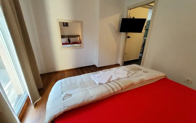 Charming Apartment 3 Sleeps 4 Guests