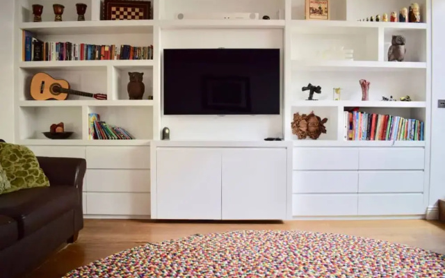 Bright and Modern 5 Bedroom Home With Garden