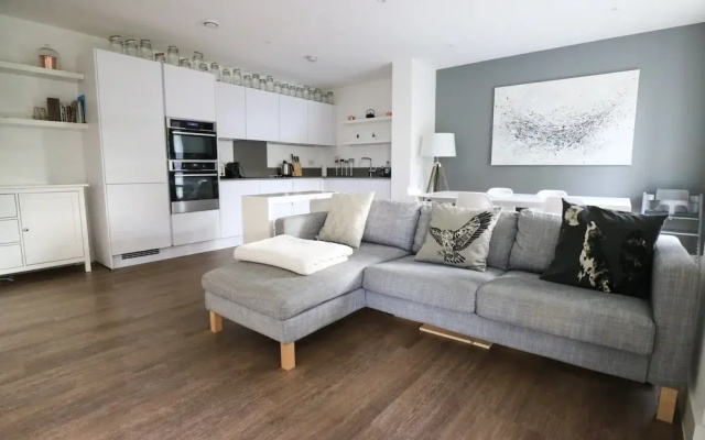 Modern 2 Bedroom Apartment in Putney