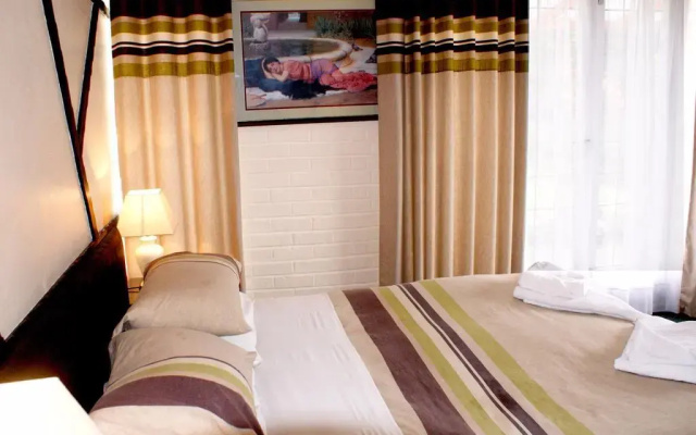 Tudor Lodge Hotel