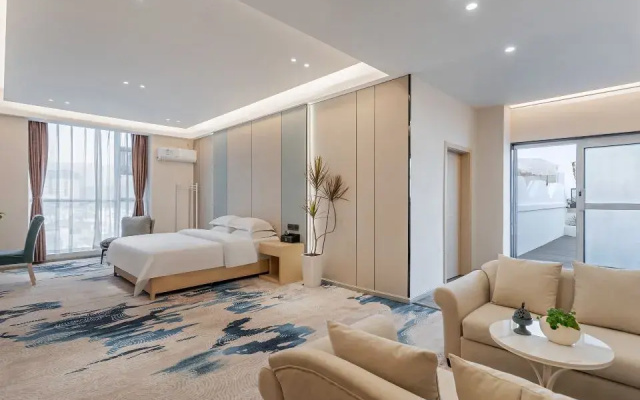 Huaning Hotel