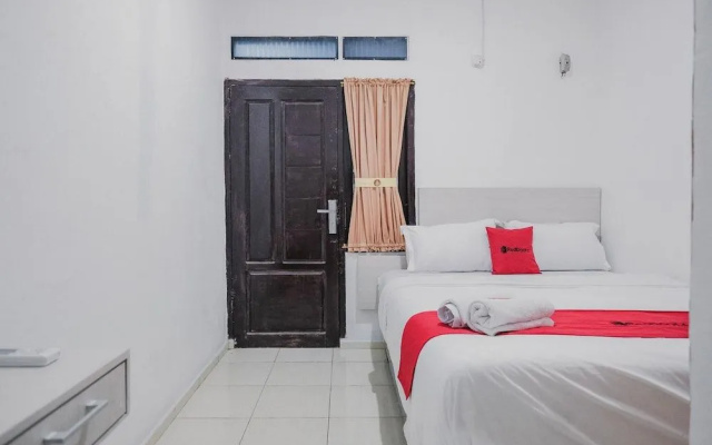 RedDoorz near Jalan Soeprapto Bengkulu