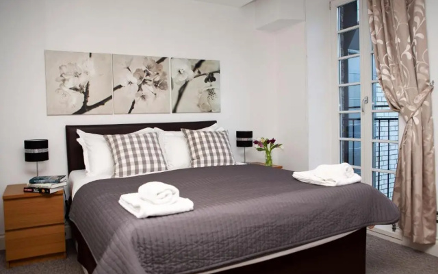 Apt 3, Trafalgar Sq (Duplex, 3rd & 4th flr)