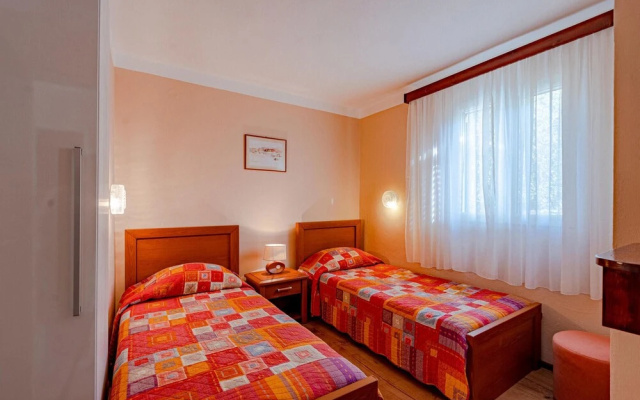 Amazing Home in Tankaraca With Wifi and 4 Bedrooms