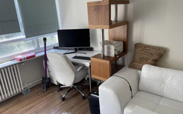 Charming 1-bed Apartment, Vibrant London Location