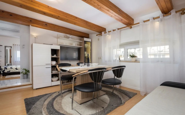 Apartment Akvileia