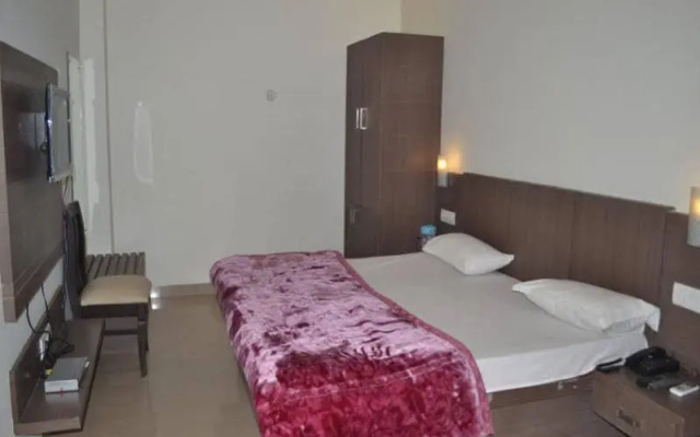 Hotel Lals Inn By WB Inn