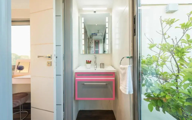 Summer Sea View Apartment with Outdoor Jacuzzi- Sauna