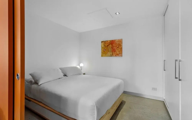Vibrant 2-bed Apartment Near St Kilda Beach