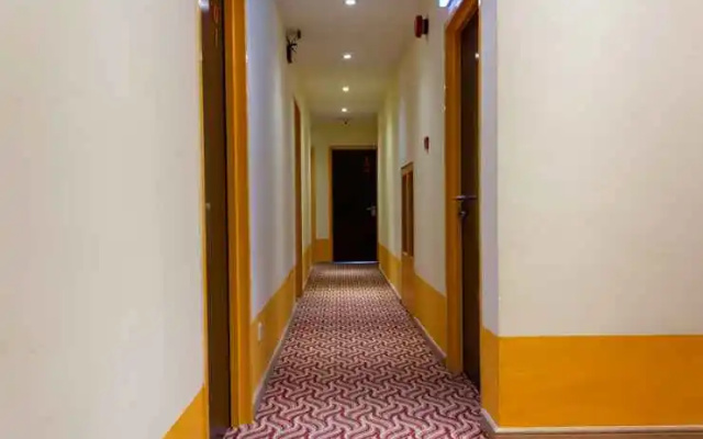 Capital O 9010 Yee Hotel