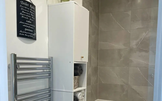 Modern Apartment All Amenities Greater London