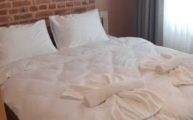 Lovely Hi̇story