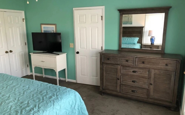 Tailslide Inn 4 Bedroom Home by RedAwning