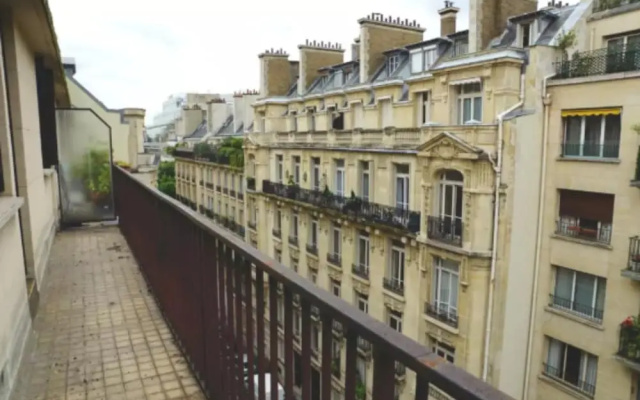 1 Bedroom Flat Near Eiffel Tower