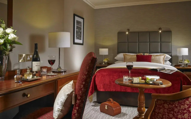 Buswells Hotel