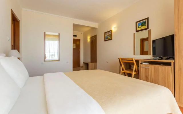 La Casa Apartments