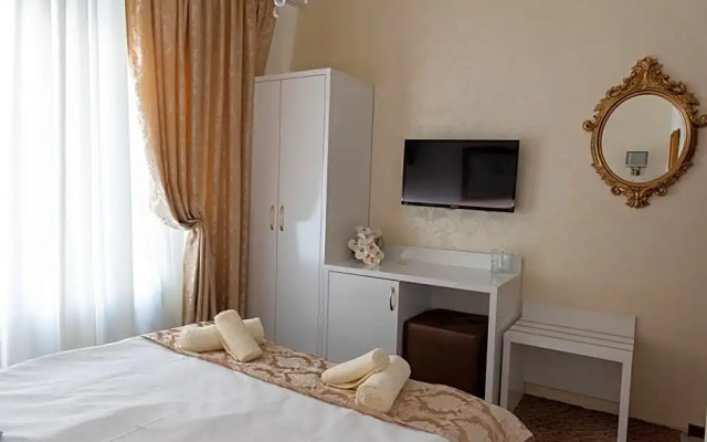 Antiques Gold Boutique Hotel